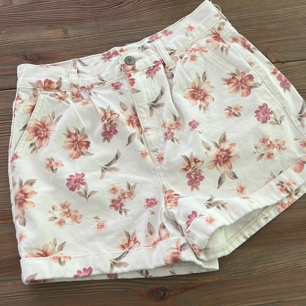 American Eagle White Floral High Waisted Mom Shorts 2